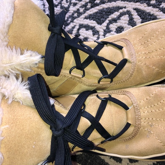 Sorel boots - Picture 2 of 5